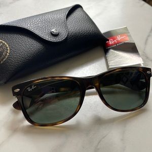 Ray-Ban New Wayfarer Sunglasses In Tortoise Green Color + Case